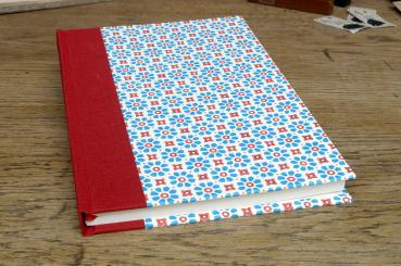 Wunderschönes Notizbuch "Resi", blau rot, Stempelblüten